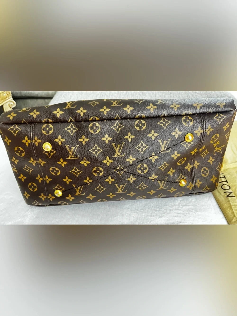 Louis Vuitton Authentic Artsy Hobo Bag MM Brown Monogram Canvas